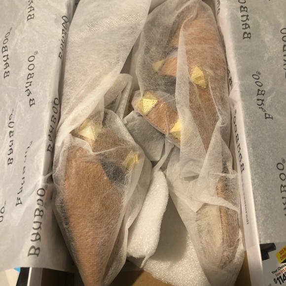 “BAMBOO “CHIC NEW SLIP ON’s LIKE Valentin….black/ tan - Picture 9 of 16